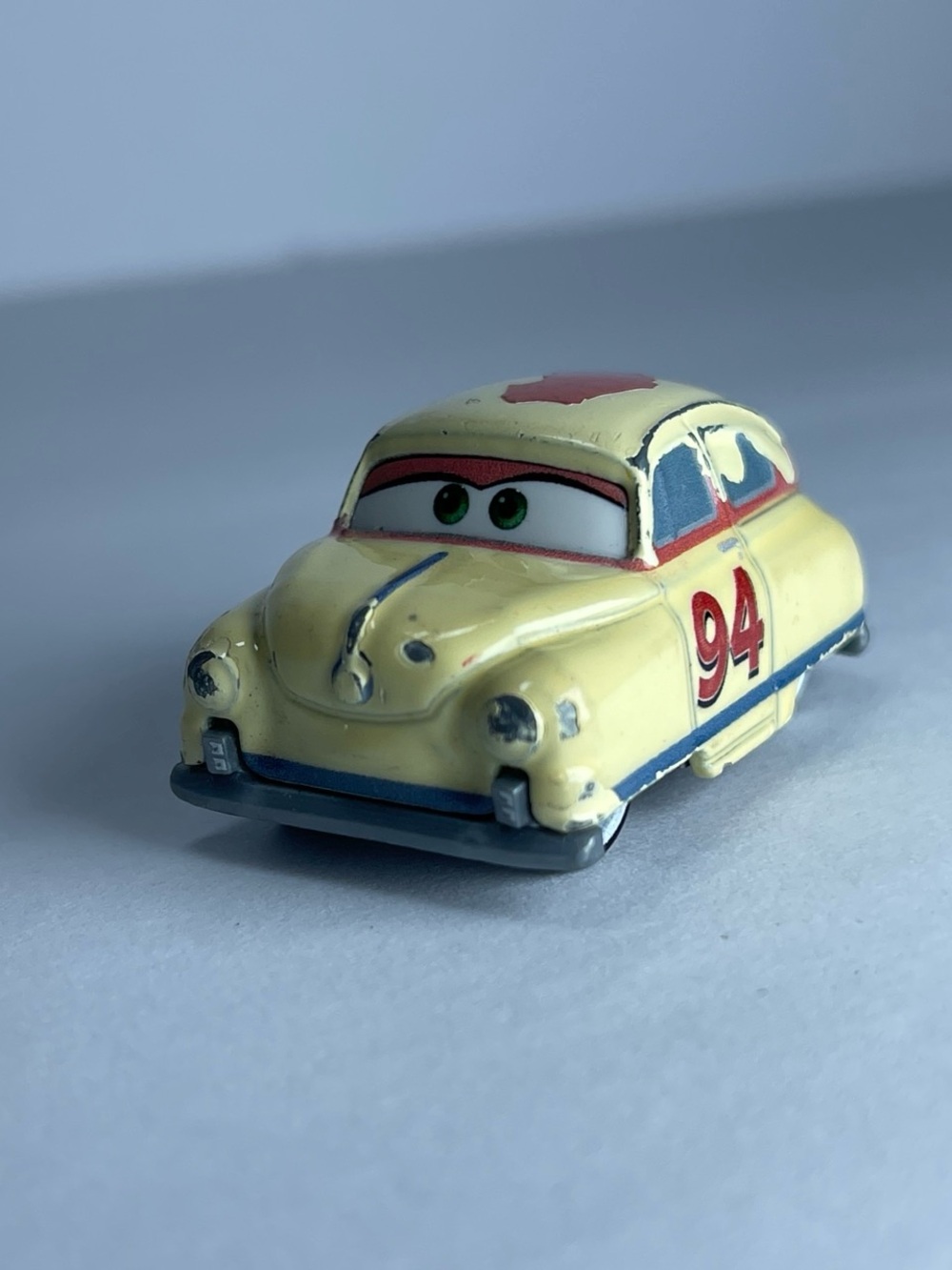 Mattel Disney Pixar Cars 3 Mini Racers Louise Nash Die-Cast Toy Car
